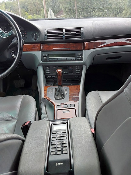 BMW 523i 11 of 12