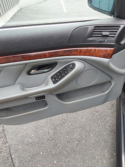 BMW 523i 9 of 12