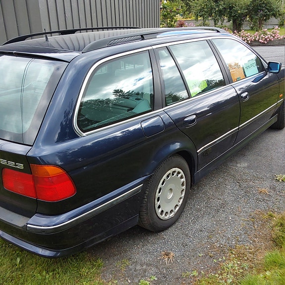 BMW 523i 4 of 12