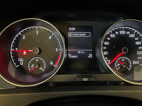 Volkswagen Golf VII 21 of 30