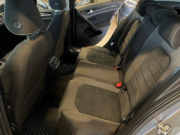 Volkswagen Golf VII 25 of 30