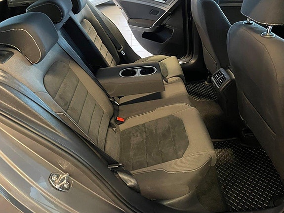 Volkswagen Golf VII 27 of 30