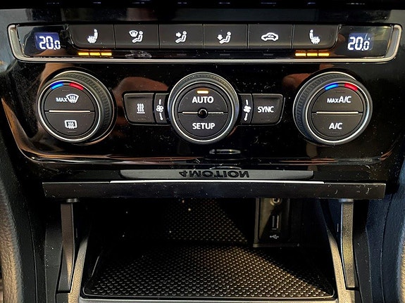 Volkswagen Golf VII 10 of 30