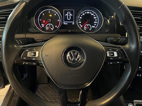 Volkswagen Golf VII 19 of 30