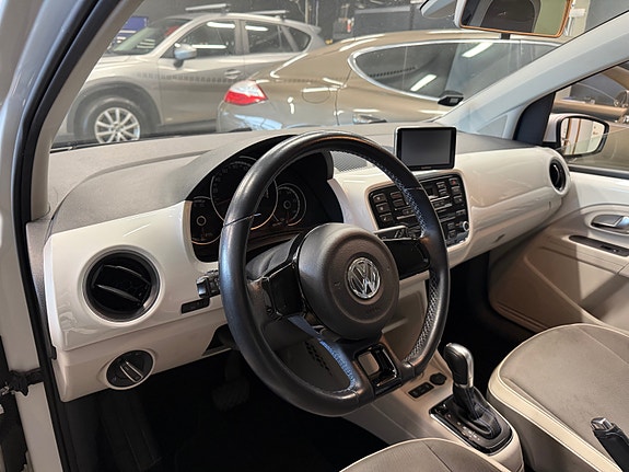 Volkswagen UP! 8 of 15
