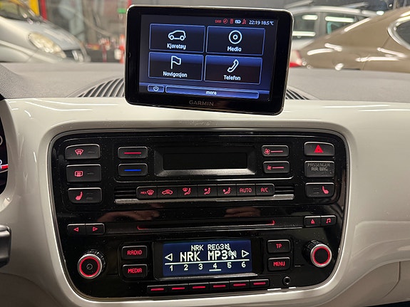 Volkswagen UP! 7 of 15