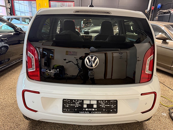 Volkswagen UP! 4 of 15