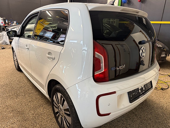 Volkswagen UP! 3 of 15
