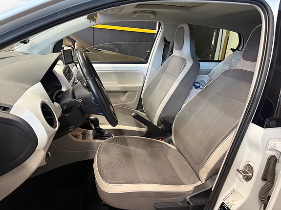 Volkswagen UP! 9 of 15