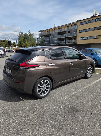 Nissan Leaf 4 of 5