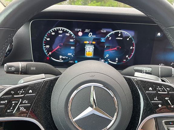 Mercedes-Benz E400 d 17 of 27