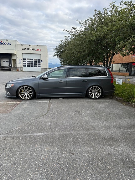 Volvo V70 4 of 14