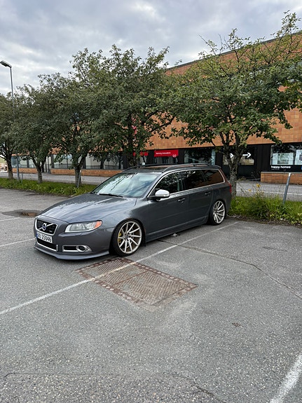 Volvo V70 3 of 14