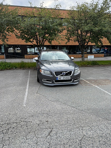 Volvo V70 2 of 14