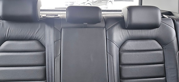 Volkswagen e-Golf VII 10 of 23