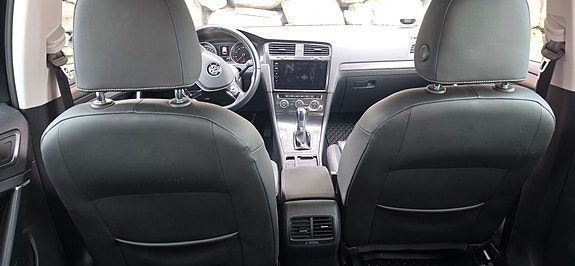 Volkswagen e-Golf VII 9 of 23