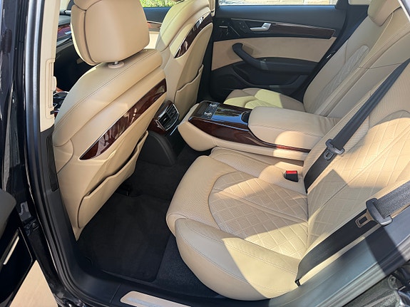 Audi A8 7 of 22