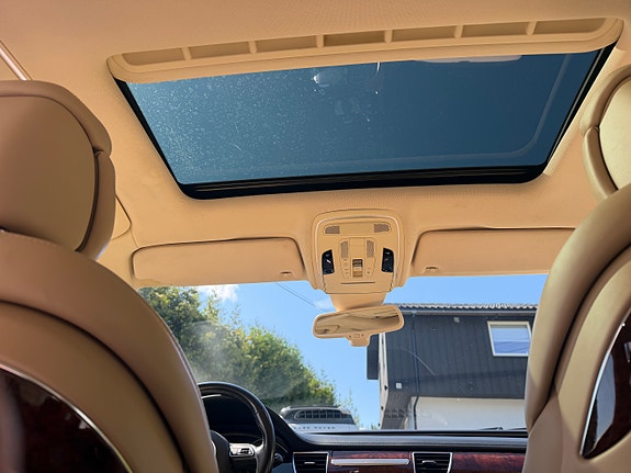 Audi A8 8 of 22
