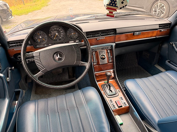 Mercedes-Benz 280 SE 8 of 12