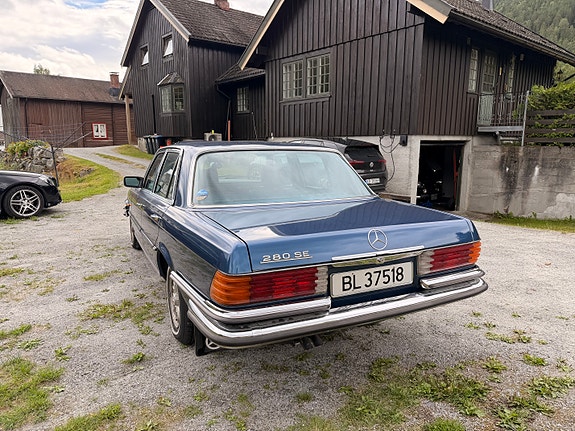 Mercedes-Benz 280 SE 4 of 12