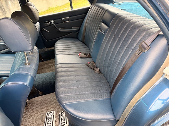 Mercedes-Benz 280 SE 10 of 12
