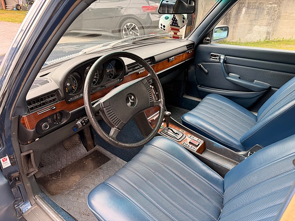 Mercedes-Benz 280 SE 6 of 12