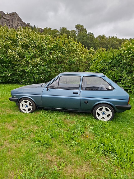 Ford Fiesta 2 of 25