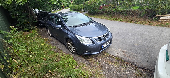 Toyota Avensis 2 of 6