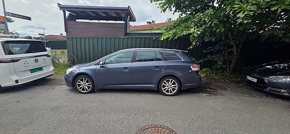 Toyota Avensis 3 of 6