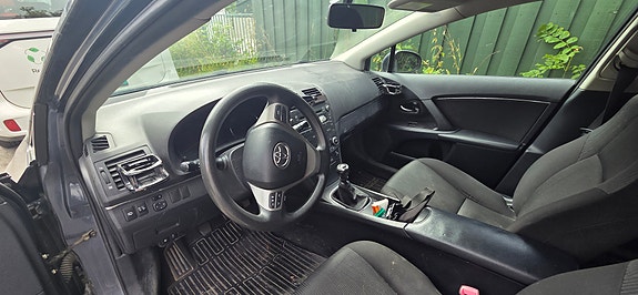 Toyota Avensis 5 of 6