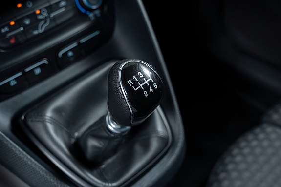 Ford Transit Connect 18 of 28