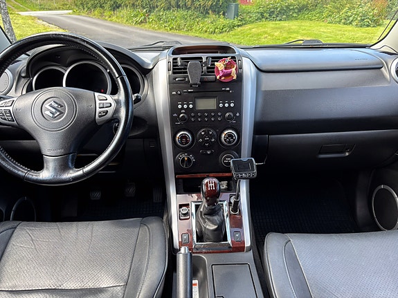 Suzuki Grand Vitara 7 of 10
