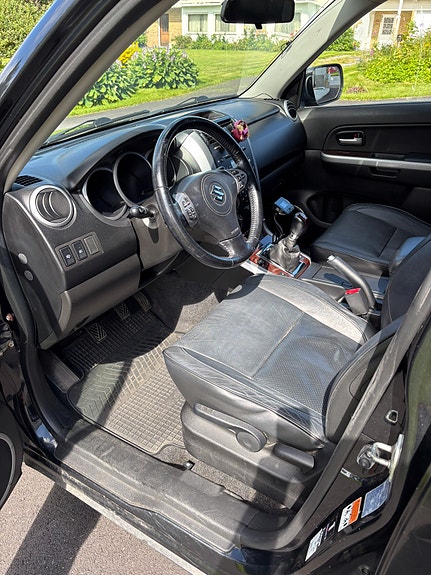 Suzuki Grand Vitara 5 of 10