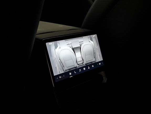 Tesla Model Y 20 of 23