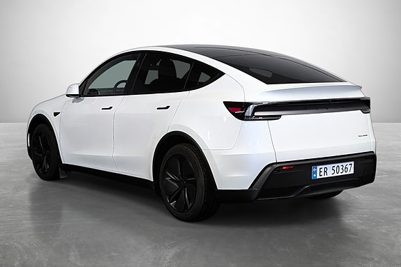 Tesla Model Y 7 of 23