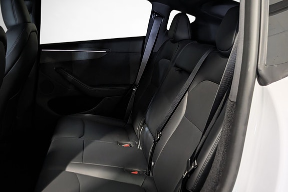 Tesla Model Y 21 of 23