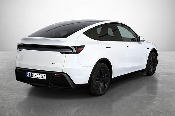 Tesla Model Y 5 of 23
