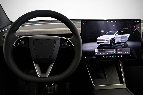 Tesla Model Y 10 of 23