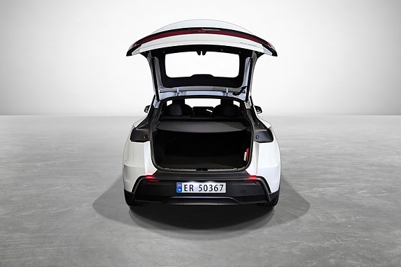 Tesla Model Y 8 of 23