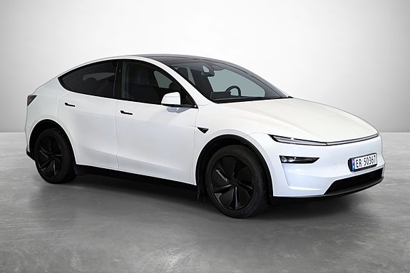 Tesla Model Y 3 of 23