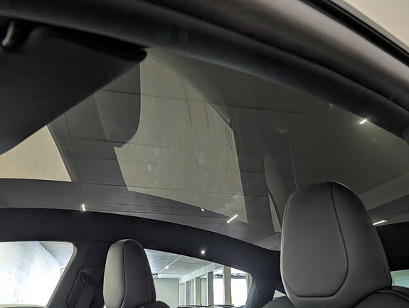 Tesla Model Y 22 of 23