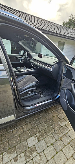 Audi Q7 5 of 7