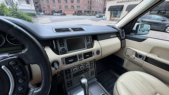 Land Rover Range Rover 12 of 14