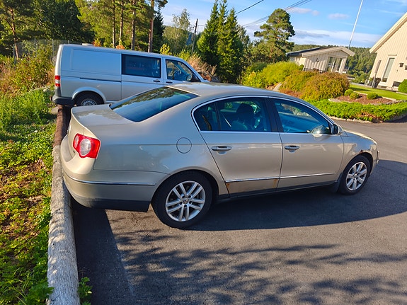 Volkswagen Passat 4 of 6