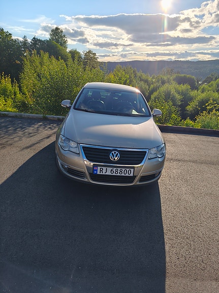 Volkswagen Passat 2 of 6