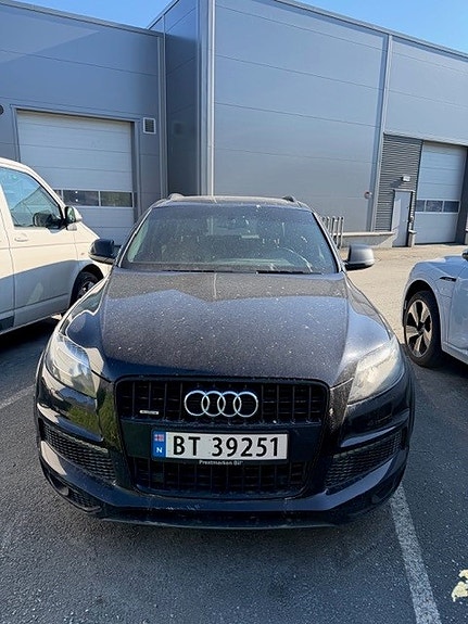 Audi Q7 2 of 9