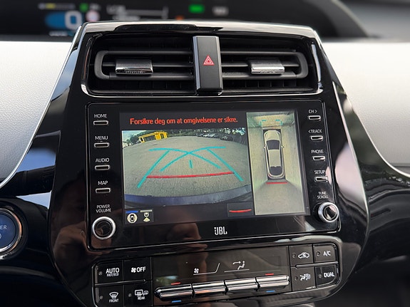 Toyota Prius Plug-in Hybrid 27 of 30