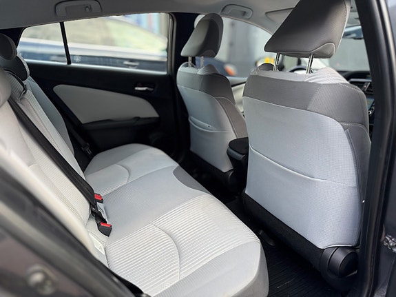 Toyota Prius Plug-in Hybrid 18 of 30