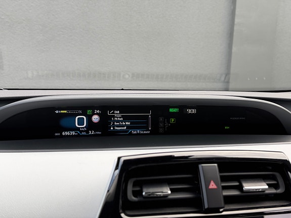 Toyota Prius Plug-in Hybrid 24 of 30