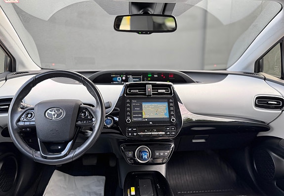 Toyota Prius Plug-in Hybrid 20 of 30